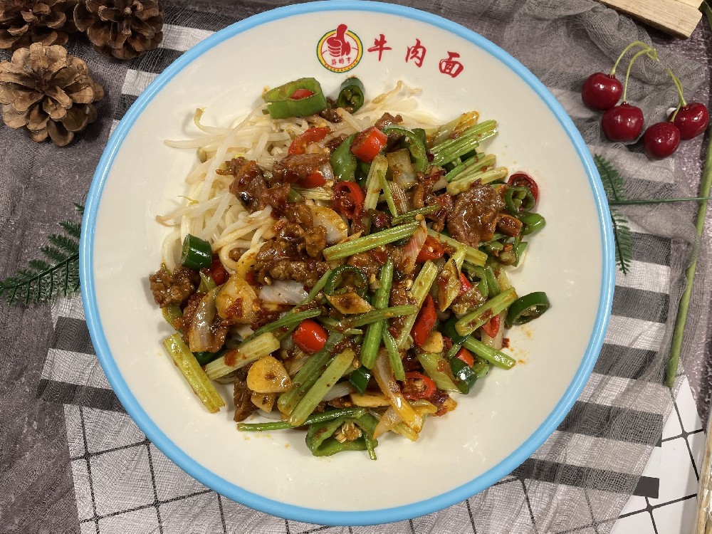 小炒黄牛肉拌面